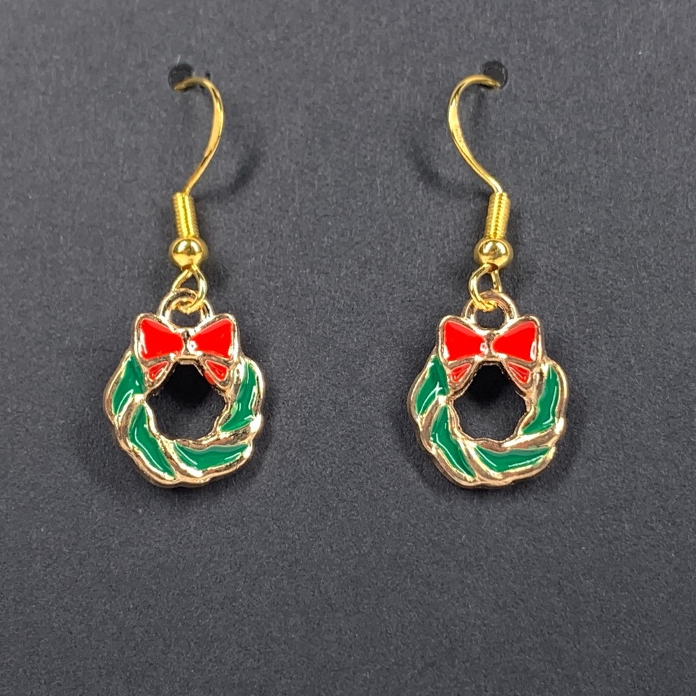 5/$25 Christmas Earrings Holiday Wreath Green Red Enamel Gold Tone Drop Dangle